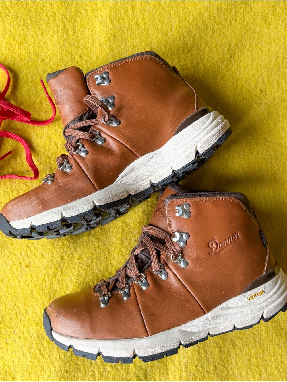 Women's Danner Mountain 600 Leather Waterproof Hiking Boots (see damage!) 10
